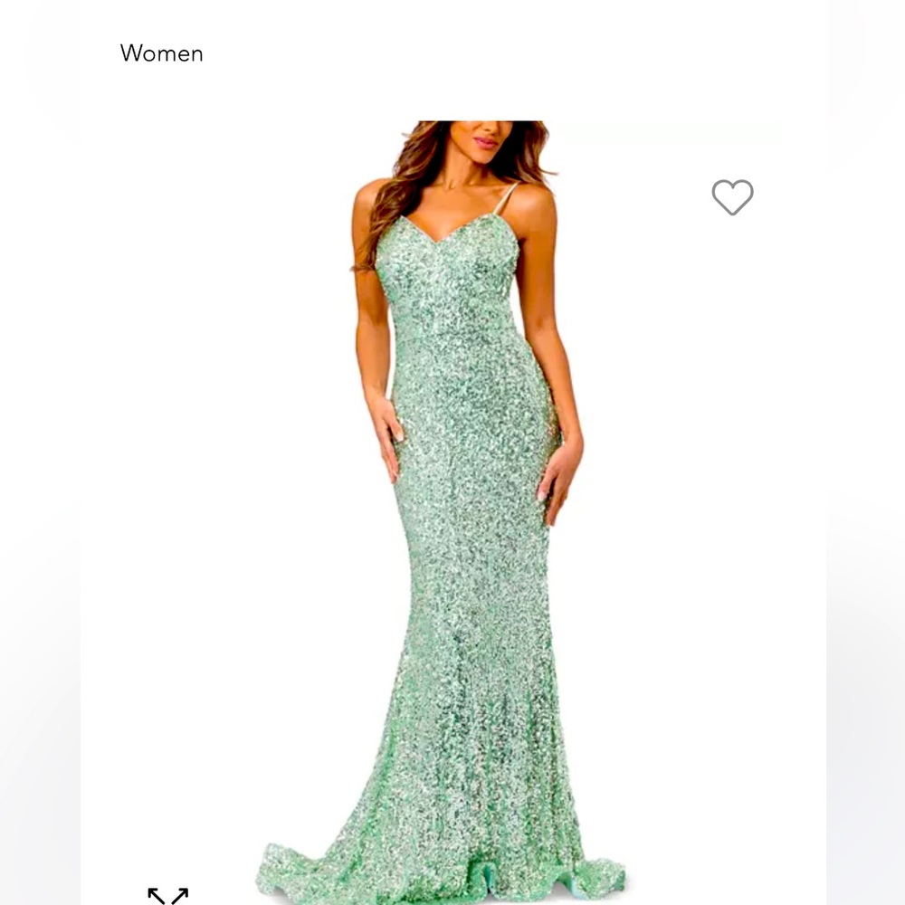 Beautiful, flattering gown size 12, sinch back, worn once excellent condition